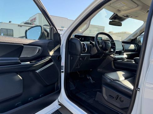 Used 2025 Ford Expedition Max Platinum AWD/4WD image 16