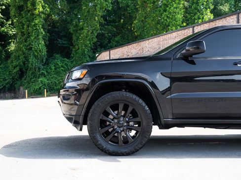 Used 2019 Jeep Grand Cherokee Altitude RWD image 3