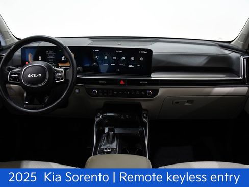 Certified 2025 Kia Sorento S AWD/4WD image 8