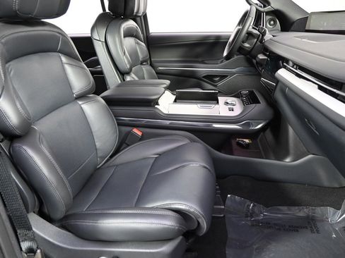 New 2025 Lincoln Navigator Reserve w/ Jet Appearance Package image 16