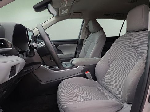 Used 2023 Toyota Highlander L image 15