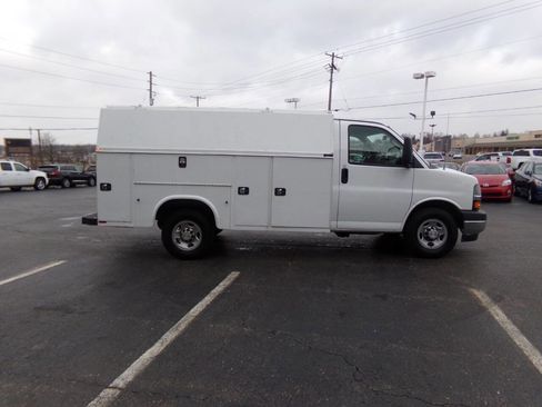 Used 2019 Chevrolet Express 3500 w/ Power Convenience Package image 5