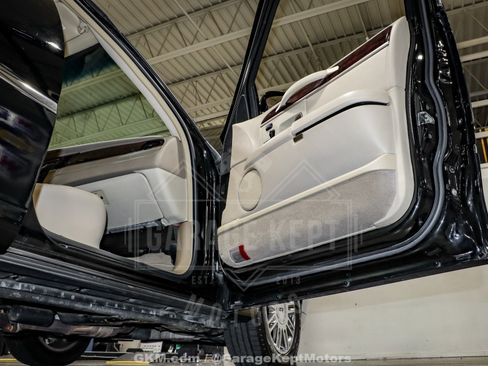 Used 2010 Lincoln Town Car Signature Limited image 68