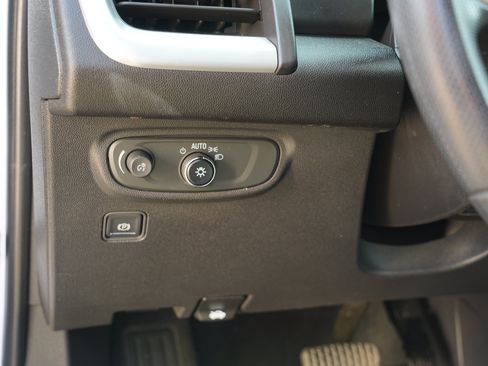 Used 2022 GMC Terrain SLE w/ Driver Convenience Package AWD/4WD image 19