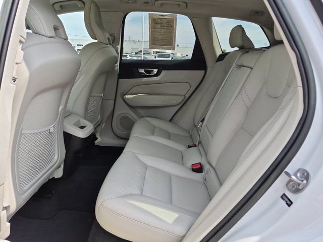 Used 2023 Volvo XC60 B5 Core AWD/4WD image 18