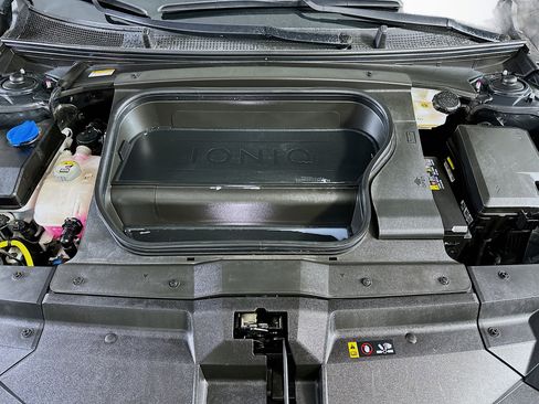 Used 2023 Hyundai Ioniq 6 Limited image 35