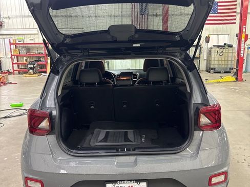 Used 2022 Hyundai Venue Limited image 15