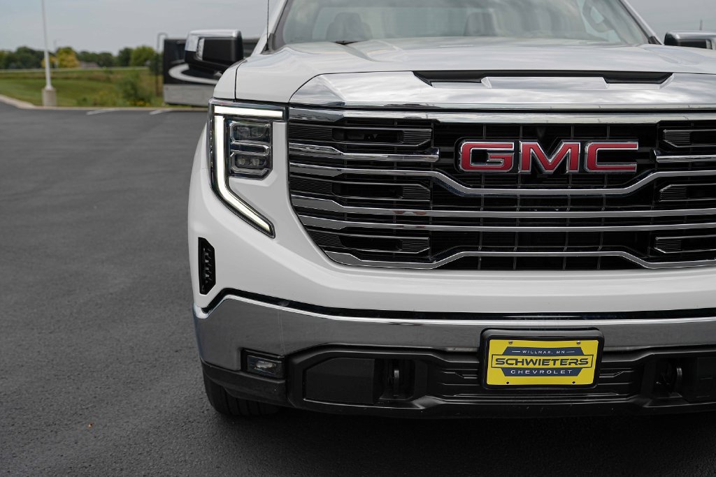 Used 2025 GMC Sierra 1500 SLT AWD/4WD image 4