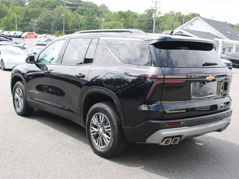 Used 2026 Chevrolet Traverse LT FWD image 6