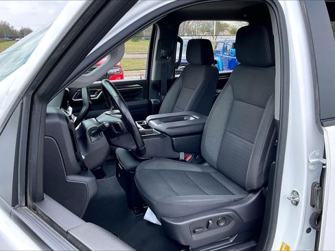 Used 2025 Chevrolet Silverado 2500 LT w/ Convenience Package image 8