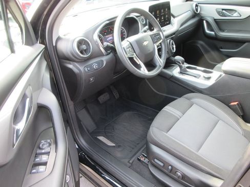 Used 2024 Chevrolet Blazer LT w/ Convenience Package FWD image 12