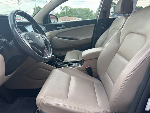 Used 2017 Hyundai Tucson SE Plus FWD image 2