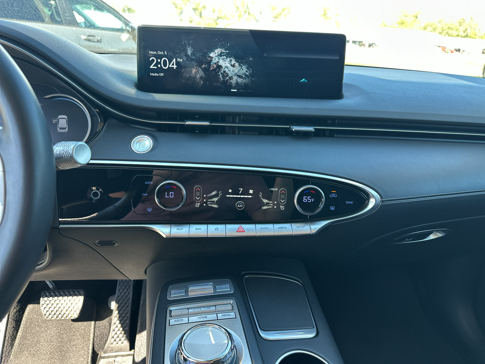 Used 2025 Genesis GV70 2.5T AWD/4WD image 4