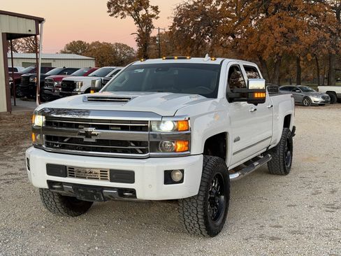 Used 2019 Chevrolet Silverado 2500 High Country w/ Duramax Plus Package image 3