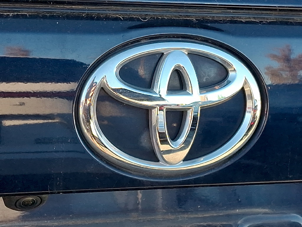 Used 2019 Toyota RAV4 XLE w/ All Weather Liner Package AWD/4WD image 9