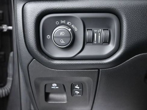 Used 2022 RAM 1500 Laramie AWD/4WD image 37