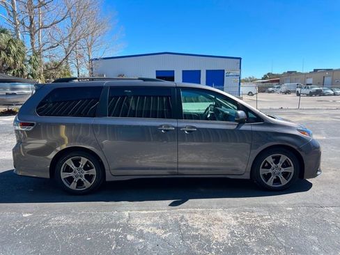 Used 2019 Toyota Sienna SE Premium image 63