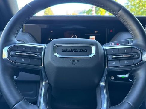 Used 2025 GMC Yukon Denali image 24