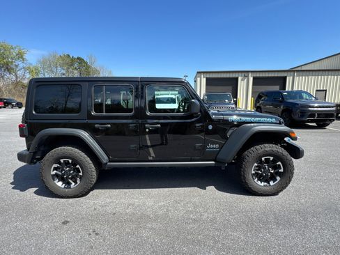 Used 2025 Jeep Wrangler Unlimited Rubicon 4xe w/ Safety Group AWD/4WD image 5