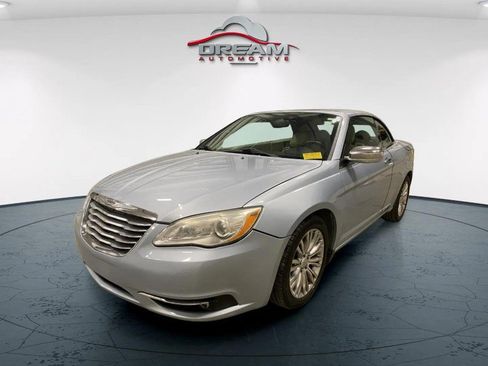 Used 2013 Chrysler 200 Limited FWD image 4