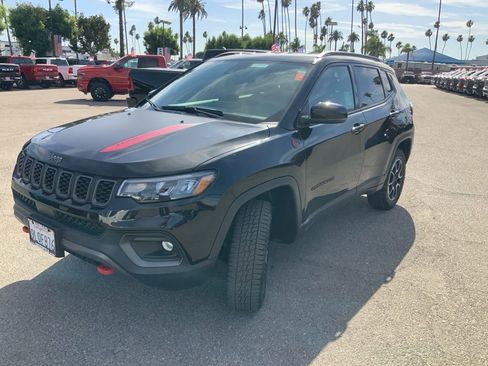 Certified 2024 Jeep Compass Trailhawk AWD/4WD image 3