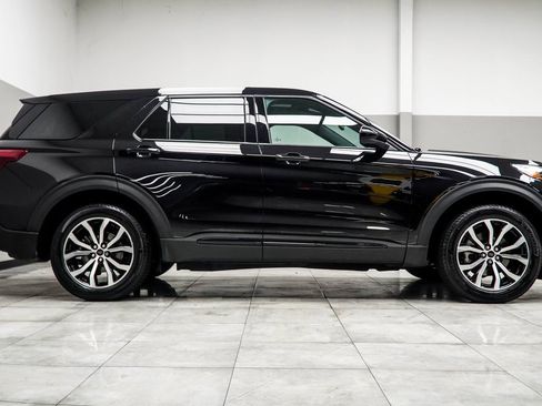 Used 2022 Ford Explorer ST image 3