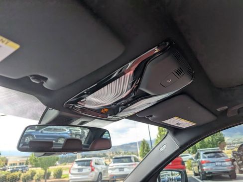 Used 2025 BMW 330i xDrive Sedan w/ Premium Package image 31