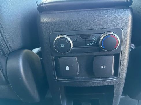 Used 2022 Ford Explorer XLT image 34