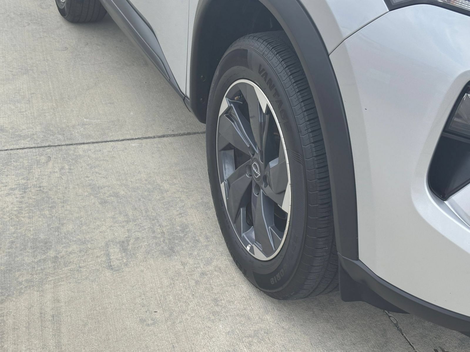Used 2025 Nissan Rogue SV FWD image 29