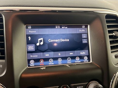 Used 2019 Jeep Grand Cherokee Laredo image 28