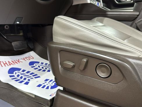 Used 2022 GMC Yukon XL SLT w/ SLT Luxury Package image 10