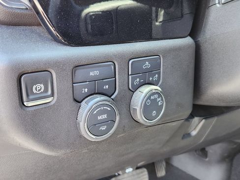 Used 2025 Chevrolet Silverado 1500 LT AWD/4WD image 23