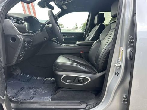 Used 2024 Jeep Wagoneer 4WD image 13