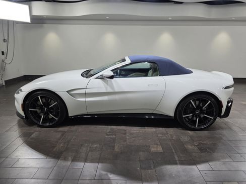 Used 2022 Aston Martin V8 Vantage Roadster image 24