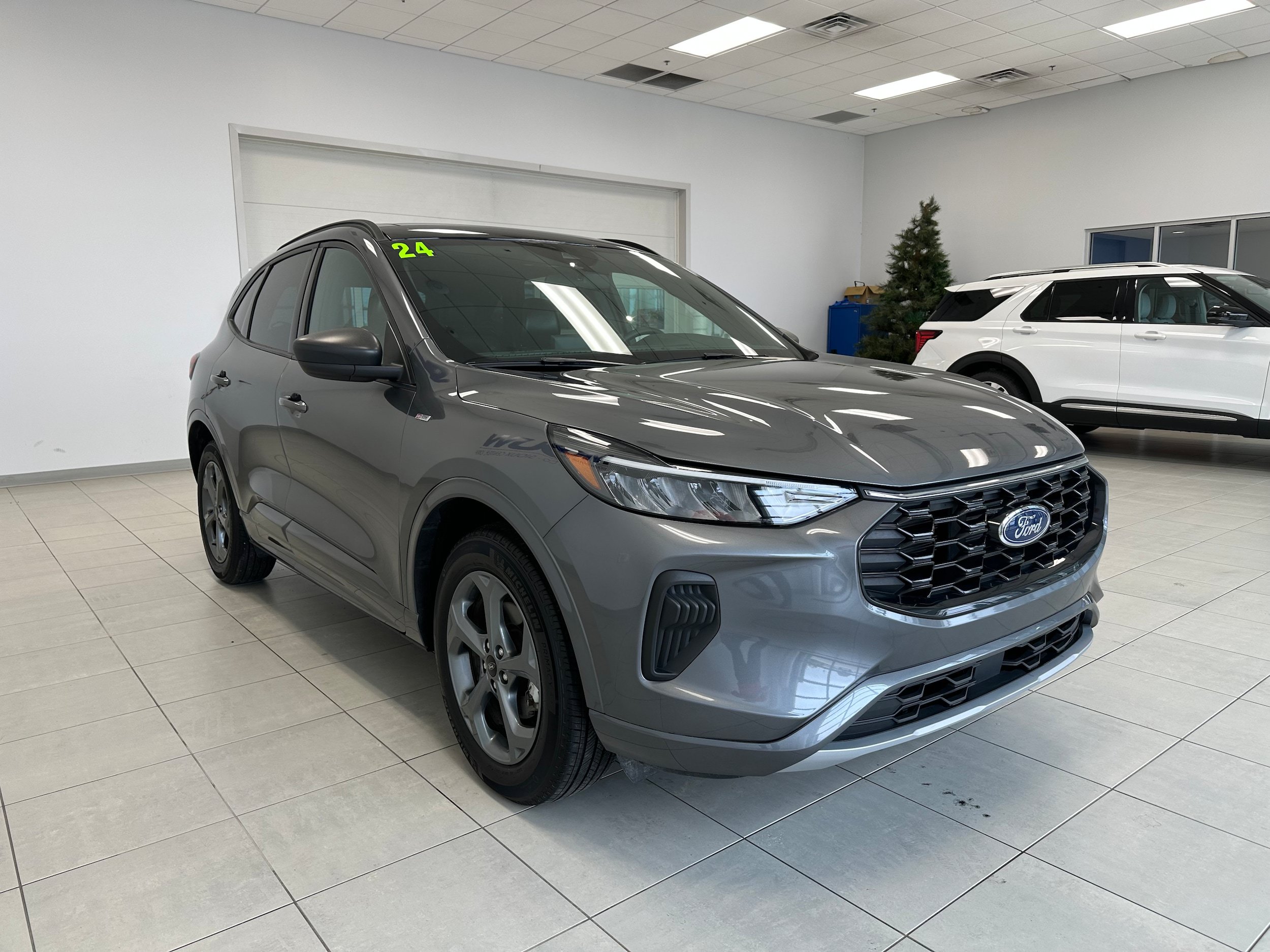 Used 2024 Ford Escape ST-Line w/ Tech Pack #1 AWD/4WD image 4