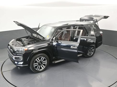Used 2022 Toyota 4Runner Limited AWD/4WD image 28