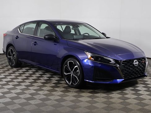 Used 2024 Nissan Altima 2.5 SR w/ SR Premium Package image 2