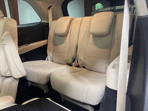 Used 2024 Mercedes-Benz GLS 450 4MATIC image 26