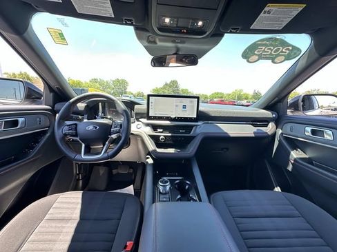 Used 2025 Ford Explorer ST-Line AWD/4WD image 21