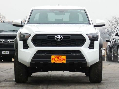 Used 2025 Toyota Tacoma TRD Off-Road image 5
