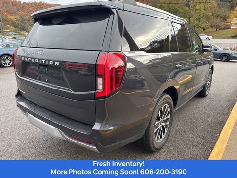 Used 2025 Ford Expedition Platinum image 6