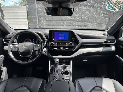 Used 2025 Toyota Highlander XSE AWD/4WD image 20