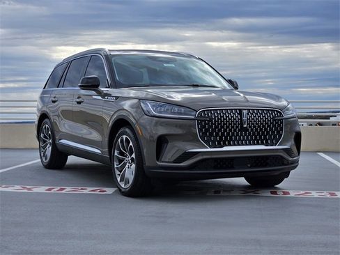 New 2026 Lincoln Aviator Reserve w/ Luxury Package image 3
