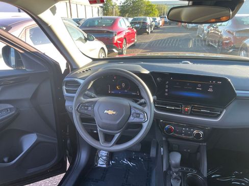 Used 2025 Chevrolet TrailBlazer LT image 32