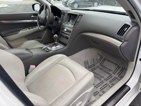 Used 2011 INFINITI G37 x w/ Premium Pkg image 17