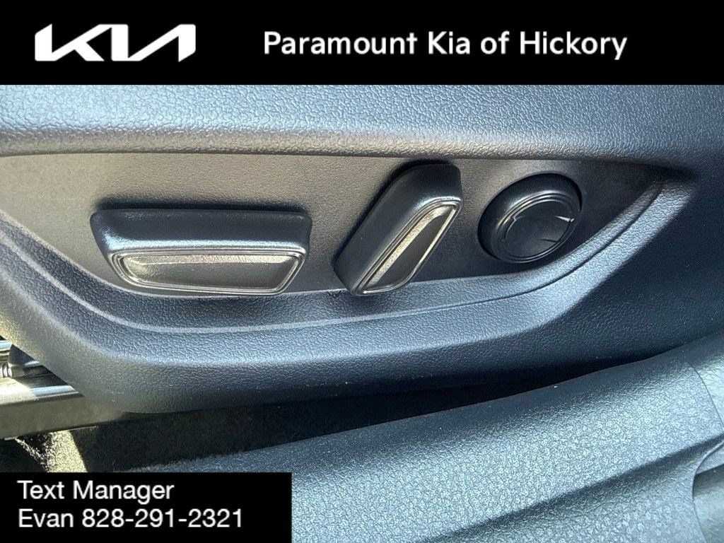 Used 2025 Toyota Camry SE FWD image 19
