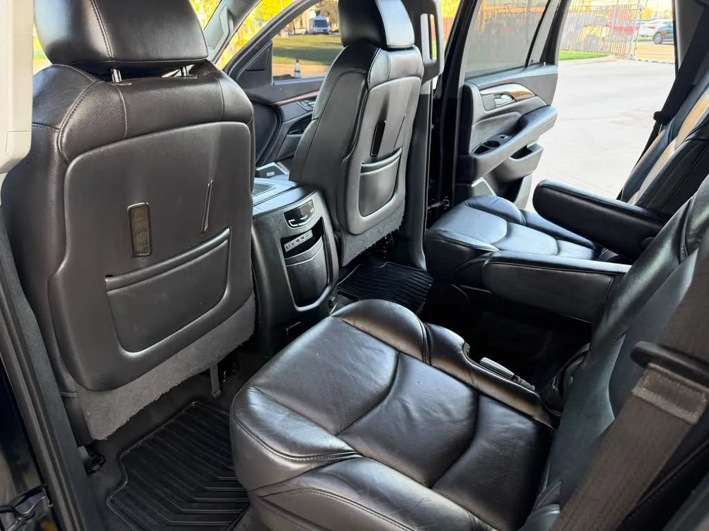 Used 2018 Cadillac Escalade Premium Luxury RWD image 13