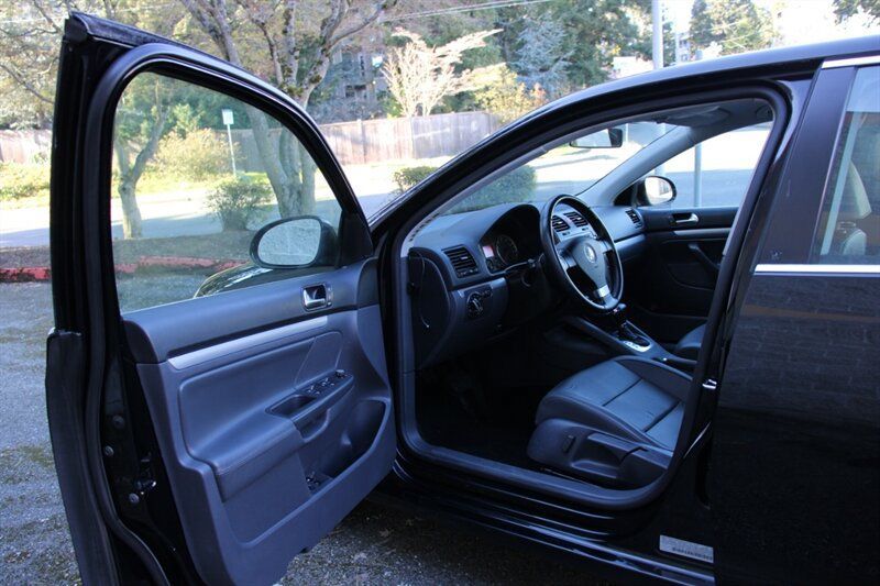 Used 2009 Volkswagen Jetta SE FWD image 5