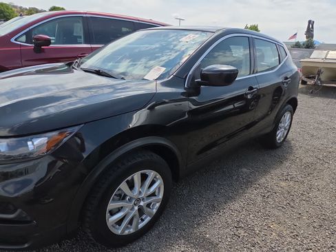 Used 2021 Nissan Rogue Sport S FWD image 2