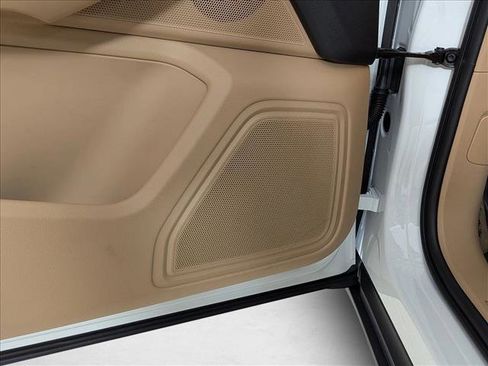 New 2026 Porsche Macan image 25